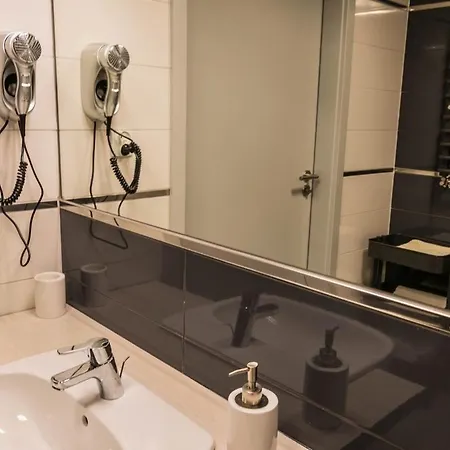 Czarna Gora Na Skarpie